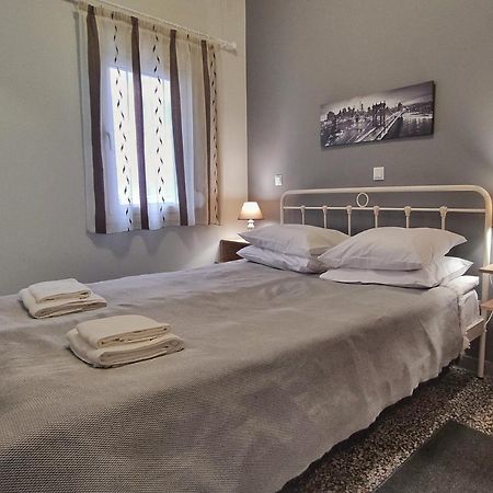 Appartement Garnet 3 à Kalamata Extérieur photo